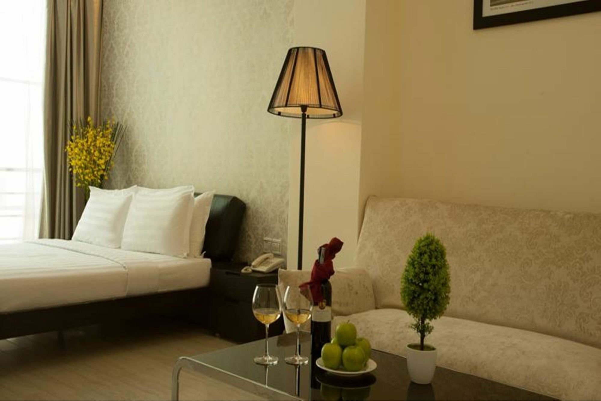 The One Premium Hotel Ho Chi Minh City Bagian luar foto